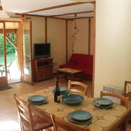 Les Des Guezoux بيت للعطل