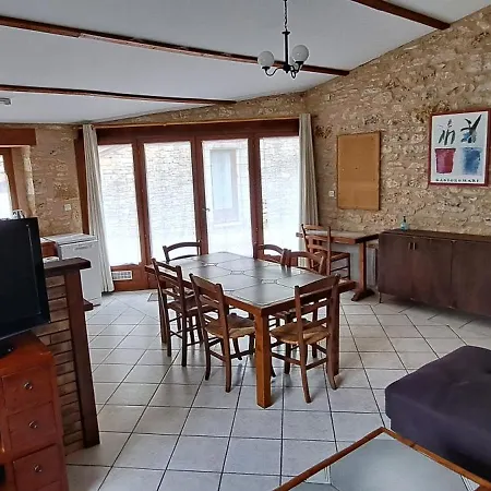 Les Des Guezoux Nyaraló *