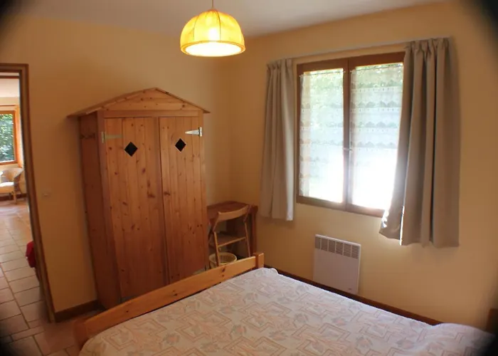 Les Des Guezoux Nyaraló Vaunac